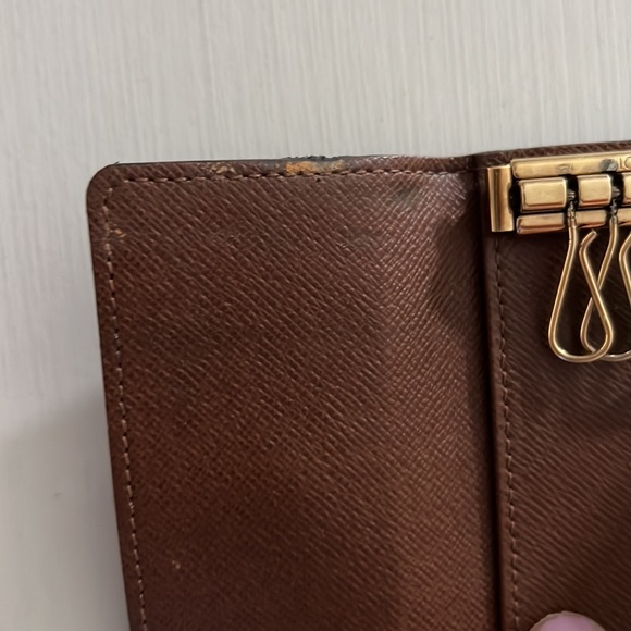Louis Vuitton Monogram 6 Key Holder - Picture 3 of 9